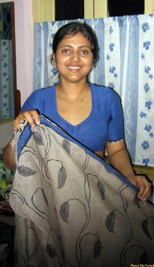 Abitha Aunty_26.jpg Cute Abitha Aunty Saree Candid Panties and Nudes